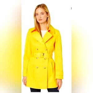 Very bright yellow trench